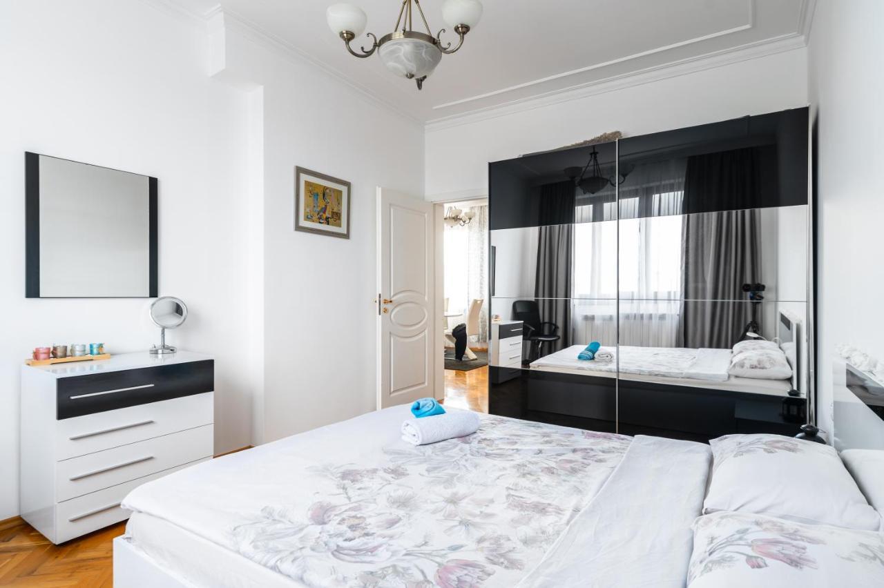 Vitosha Str 2Bd White & Blue Apt By Flat Mаnager Sofya Dış mekan fotoğraf