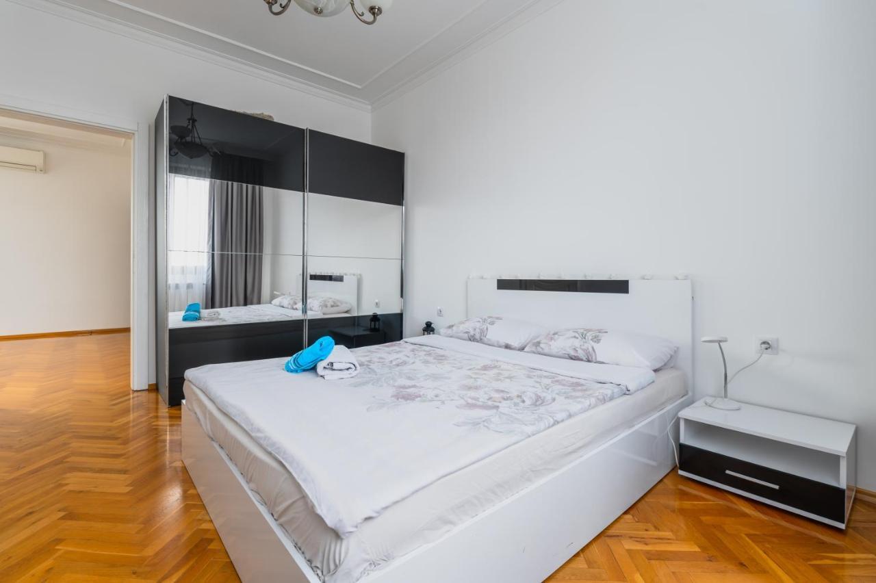 Vitosha Str 2Bd White & Blue Apt By Flat Mаnager Sofya Dış mekan fotoğraf