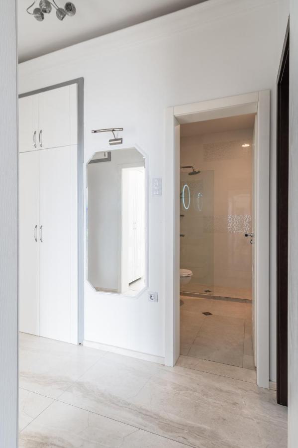 Vitosha Str 2Bd White & Blue Apt By Flat Mаnager Sofya Dış mekan fotoğraf