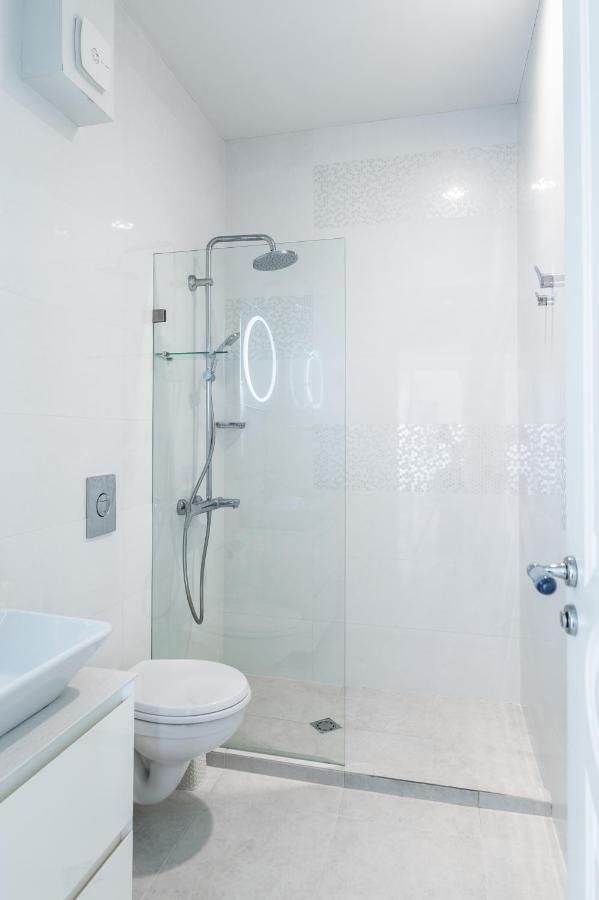 Vitosha Str 2Bd White & Blue Apt By Flat Mаnager Sofya Dış mekan fotoğraf