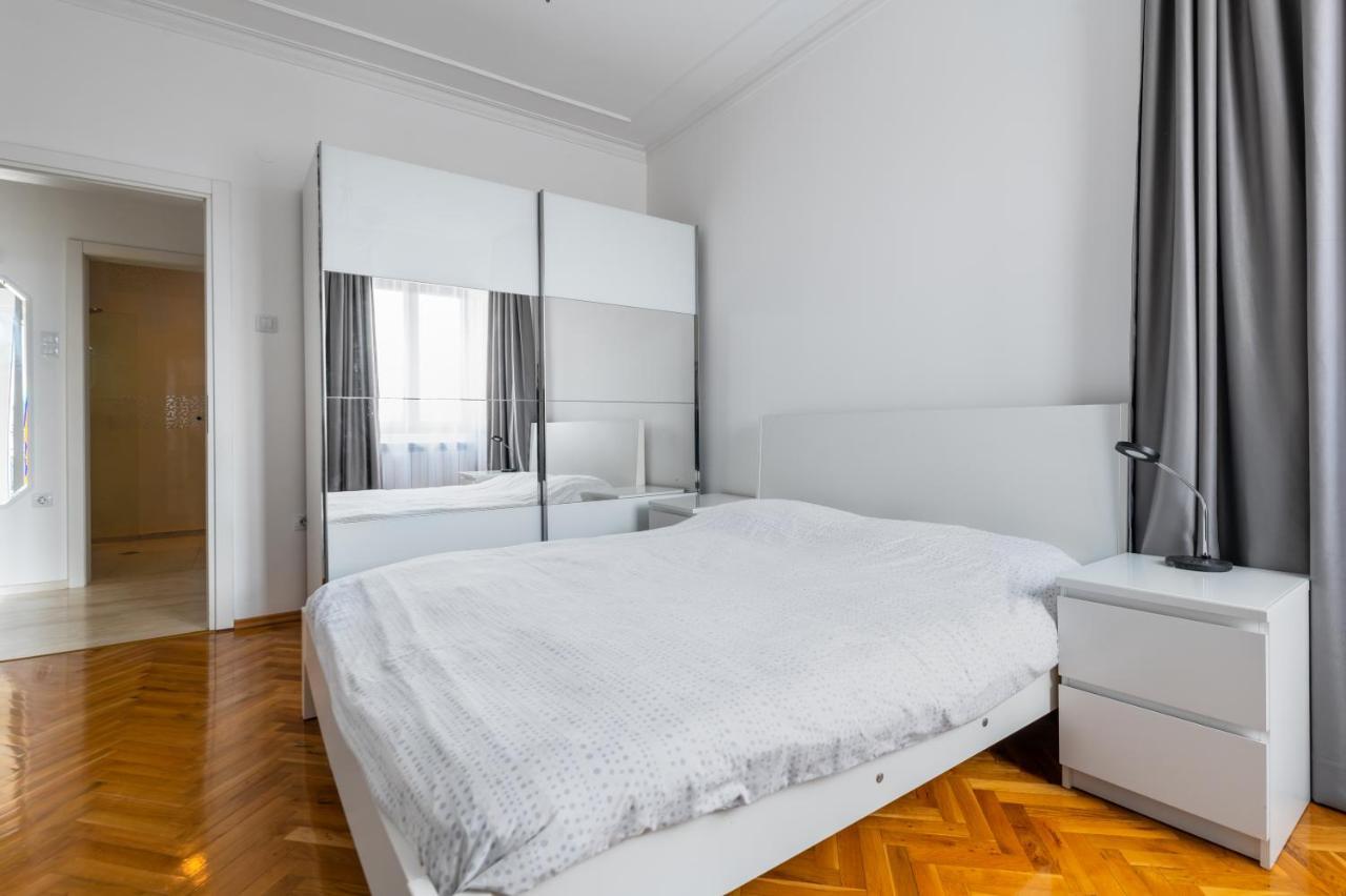 Vitosha Str 2Bd White & Blue Apt By Flat Mаnager Sofya Dış mekan fotoğraf